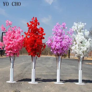 Pranešk apie netikrą Cherry Blossom Gėlės Filialas, Dirbtinio Šilko Sakura Medžio Kamienas Renginio Vestuvių Kelių Švino Fone Etape Dekoro Dirbtiniais Flores